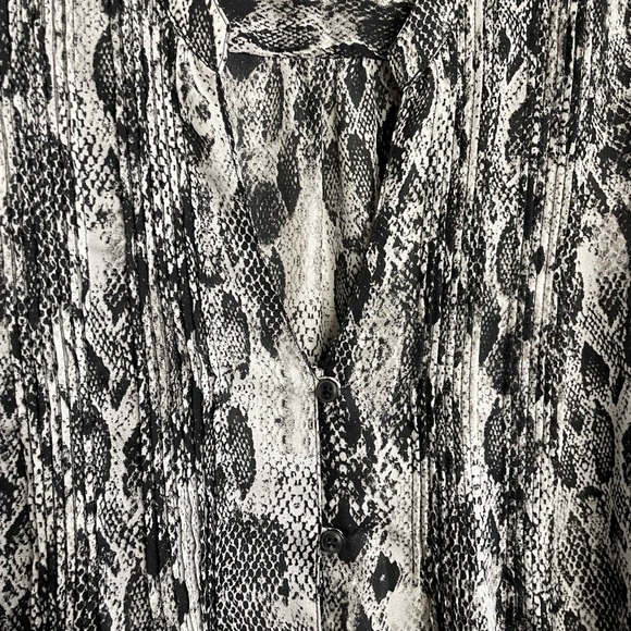 Jones New York Gray and Black Abstract Blouse Round Neck Long Sleeve - Picture 4 of 4